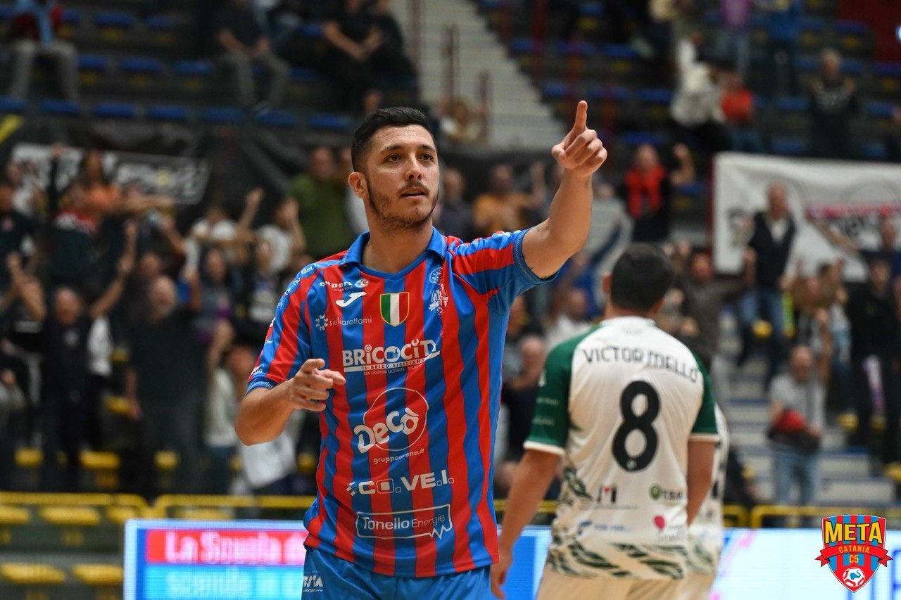 Leonardo Brunelli comemorando gol pelo Meta Catania em 2025/26